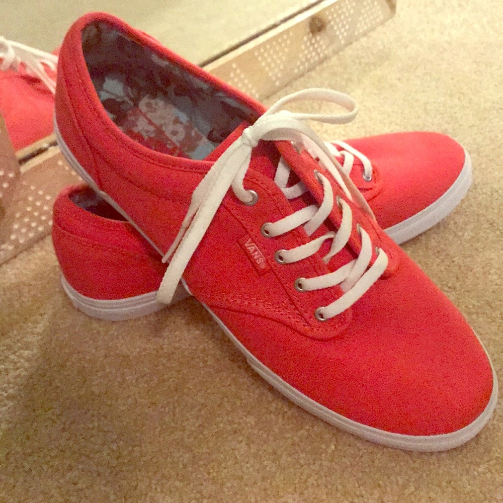 Coral/Peach Vans size US 10